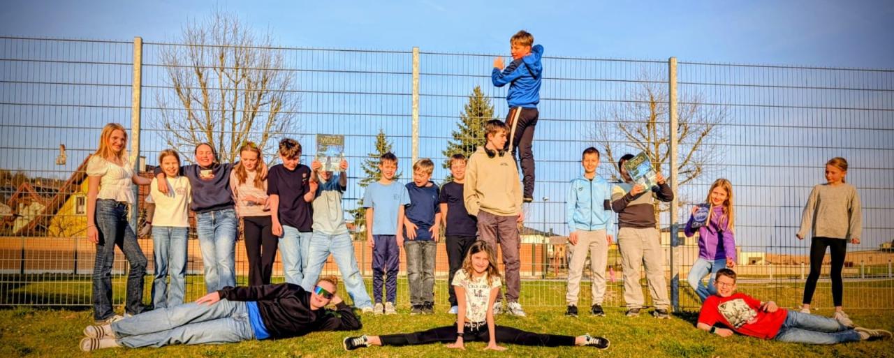 Gruppemomolustigsportlich